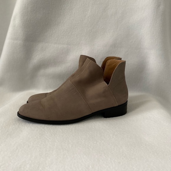 Lucky Brand Taupe Size 8M Nubuck Leather Booties - Picture 2 of 16